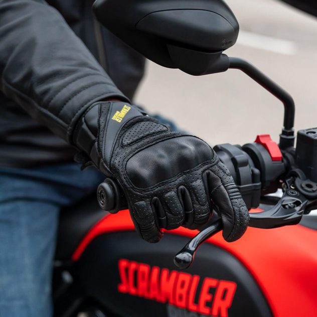 Scrambler-Full-Throttle-Next-Gen-riding-image-grid-1080x1350-02-1